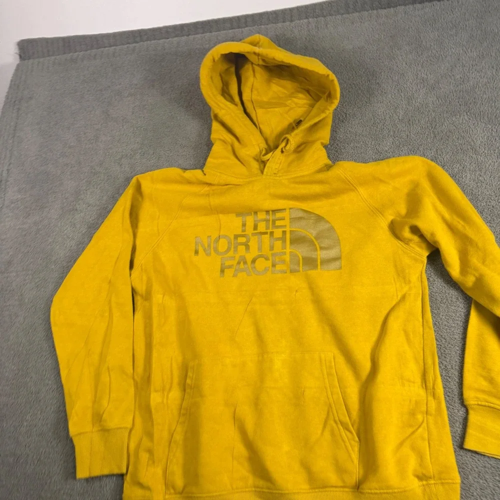 The North Face Mens Yellow Logo Graphic Pullover Hoodie Size M Raglan Sleeve